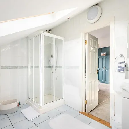 Station Road 民宿 卡斯尔巴