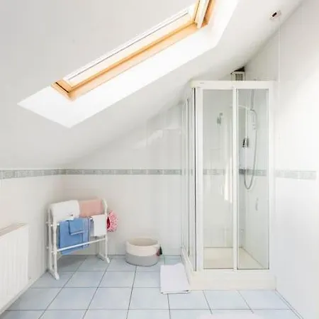 Station Road Homestay *